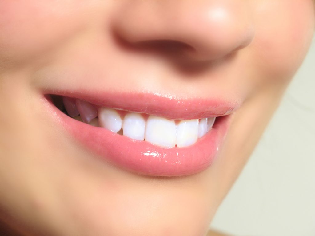 Looking for a Dazzling Smile with Whitening Teeth?